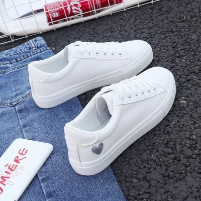 2018 Autumn Woman Shoes Fashion New Woman PU Leather Shoes Ladies Breathable Cute Heart Flats Casual Shoes White Sneakers